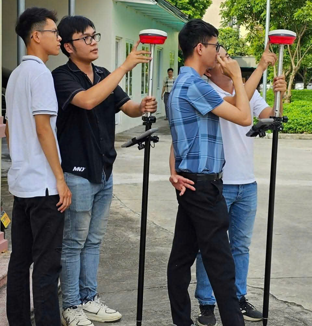 Một số lưu ý quan trọng khi sử dụng máy GPS RTK Geomate ngoài thực địa